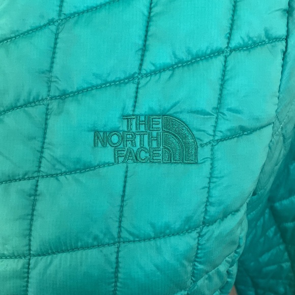 The North Face Puffer Jacket - Picture 2 of 4